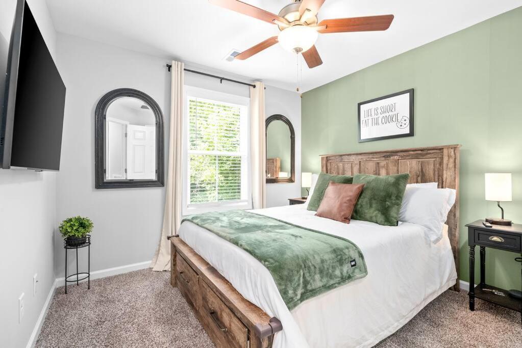 One-Of-A-Kind Smart, Cookie Themed Home For Up To 6 Clarksville Exterior foto