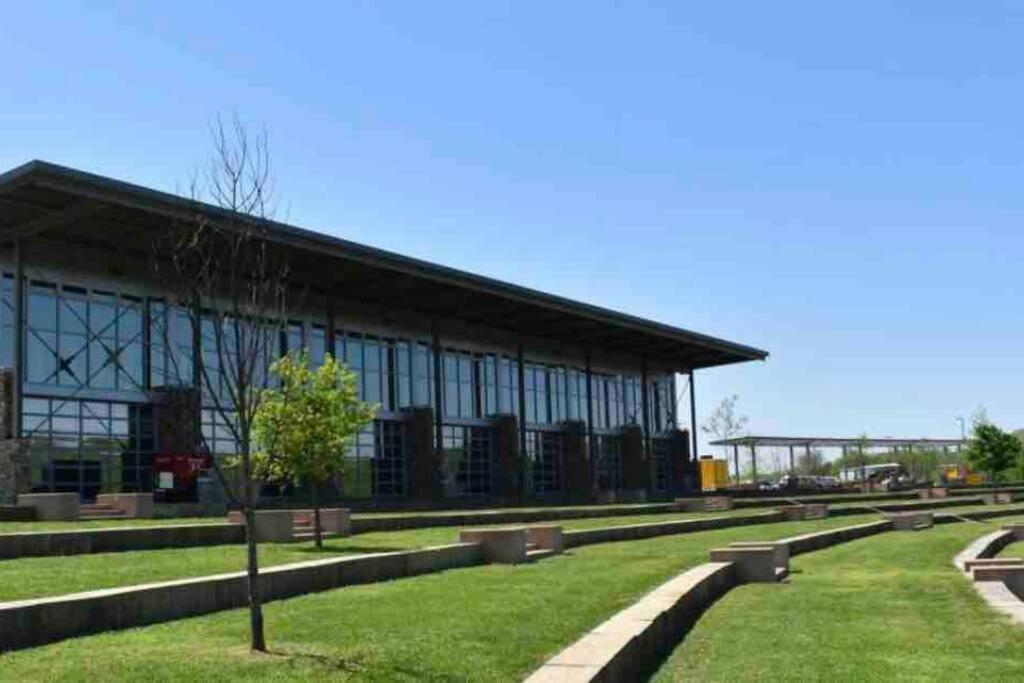 One-Of-A-Kind Smart, Cookie Themed Home For Up To 6 Clarksville Exterior foto