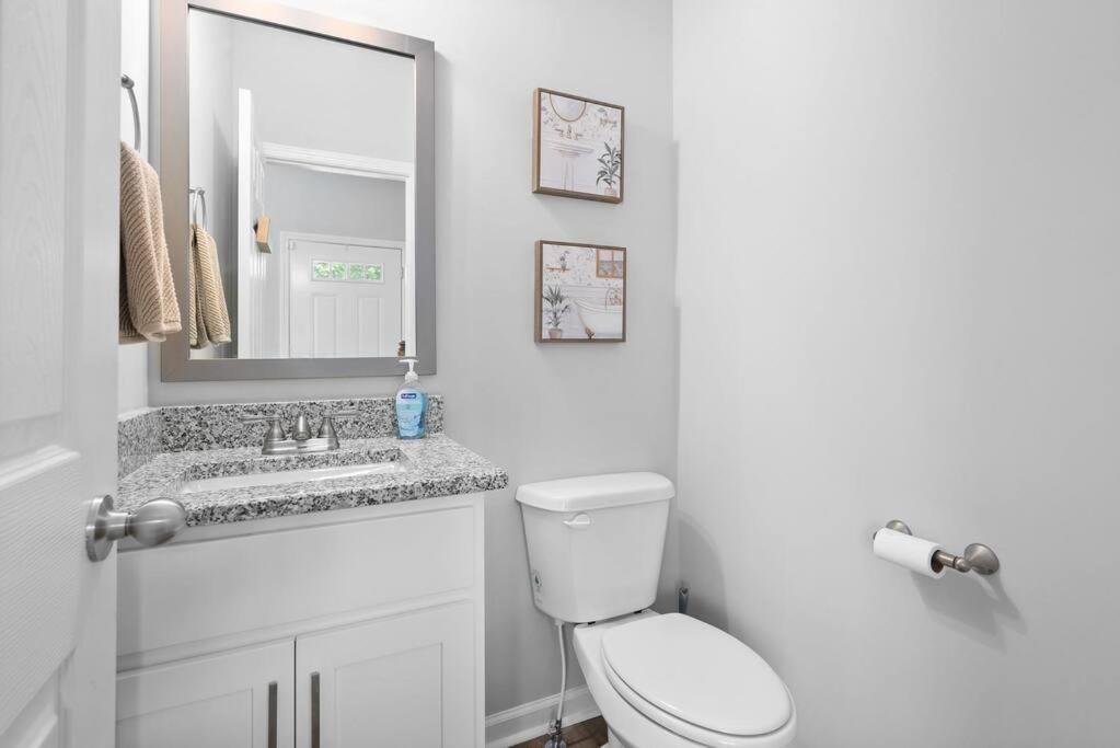 One-Of-A-Kind Smart, Cookie Themed Home For Up To 6 Clarksville Exterior foto