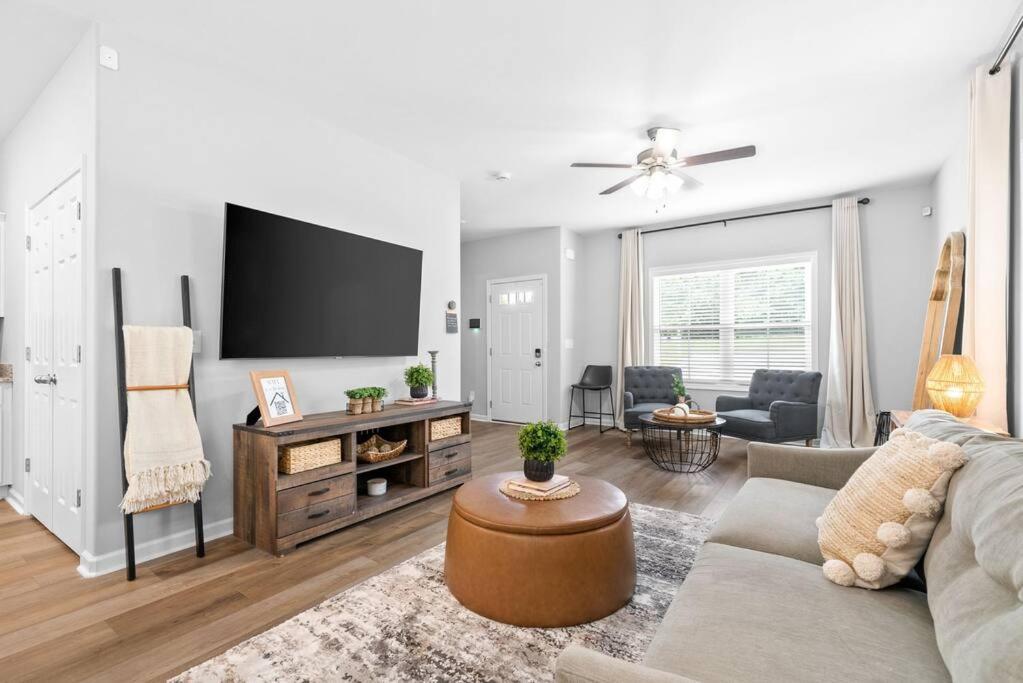 One-Of-A-Kind Smart, Cookie Themed Home For Up To 6 Clarksville Exterior foto