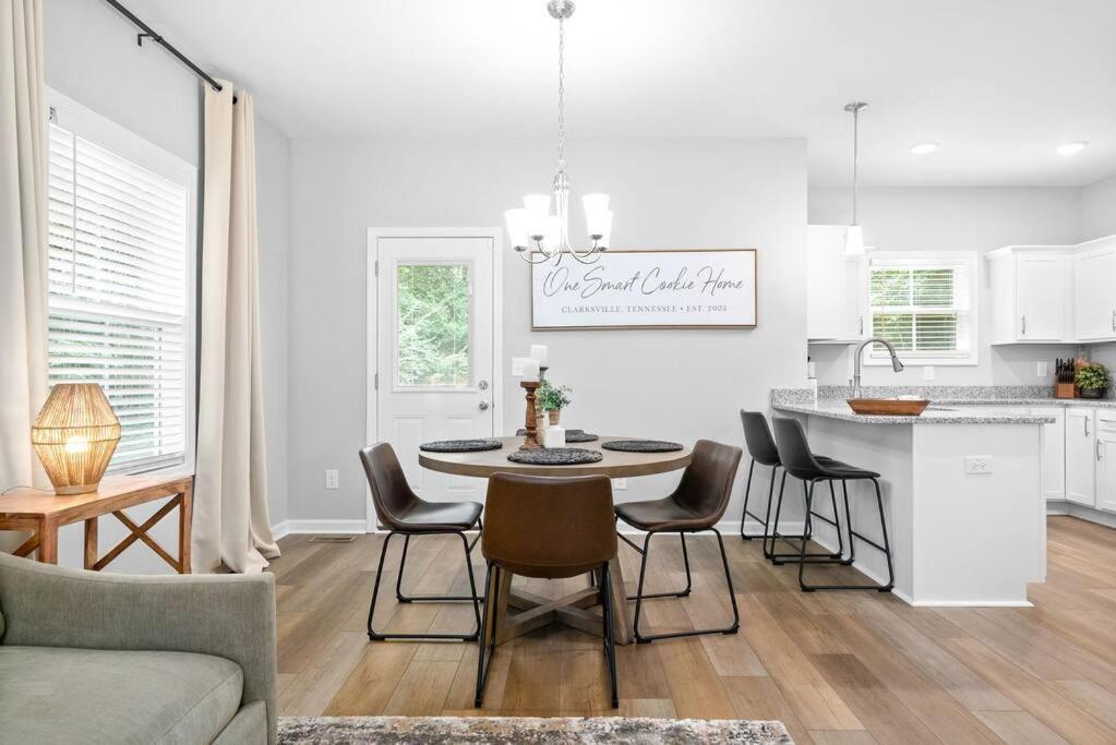 One-Of-A-Kind Smart, Cookie Themed Home For Up To 6 Clarksville Exterior foto